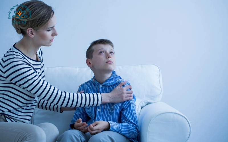 Phụ huynh cần làm gì khi trẻ tự kỷ không thích tiếp xúc với mẹ?